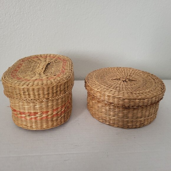 VTG Lot of 2 Oval w/stripe & Round Sweetgrass Natural Baskets with Lids Trinket - Picture 1 of 7